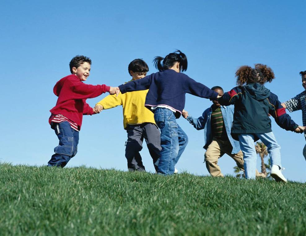 kids-playing-outside
